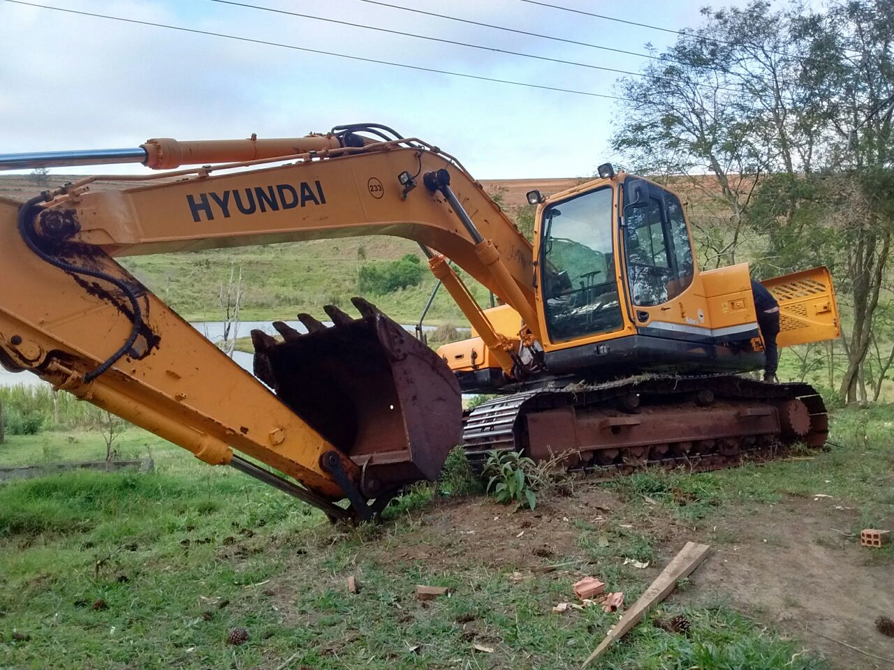 Escavadeira Hyundai R220-9S